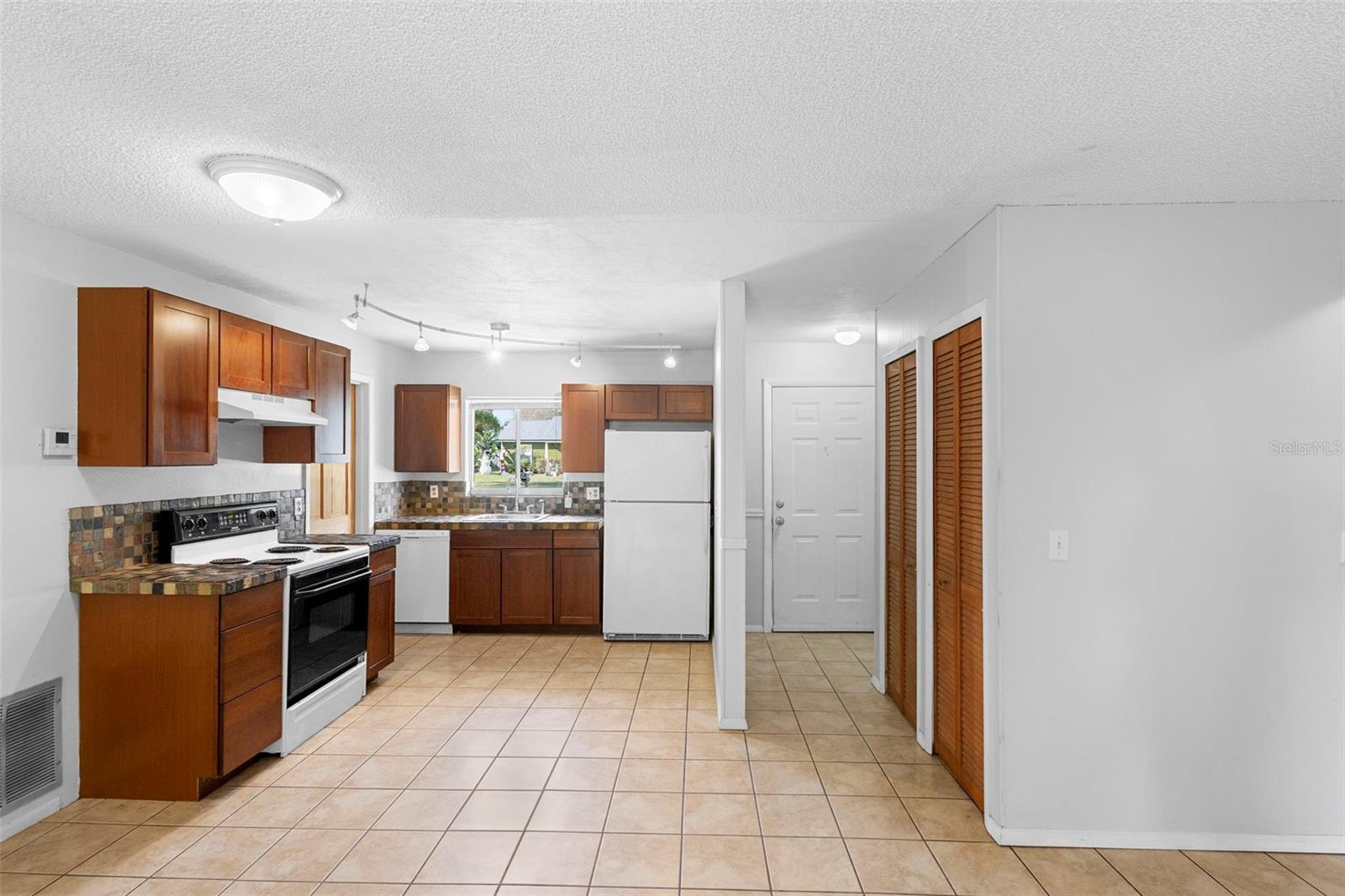 Image 3 of 31 For 991 Centennial Avenue