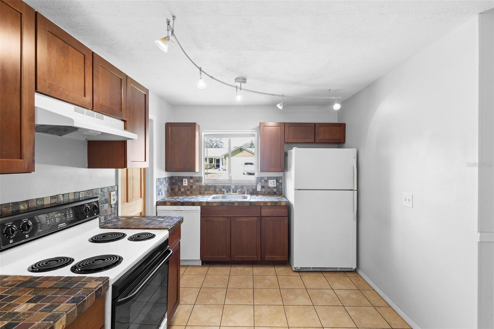 Image 4 of 31 For 991 Centennial Avenue