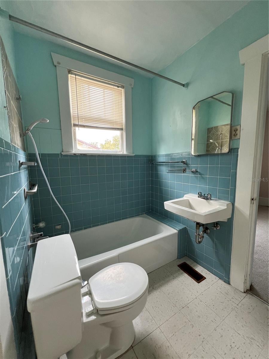 Image 12 of 14 For 351 New York Avenue