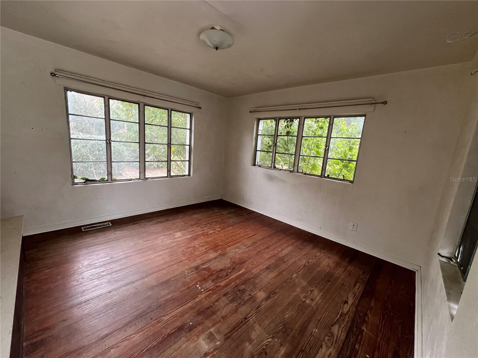 Image 6 of 14 For 351 New York Avenue