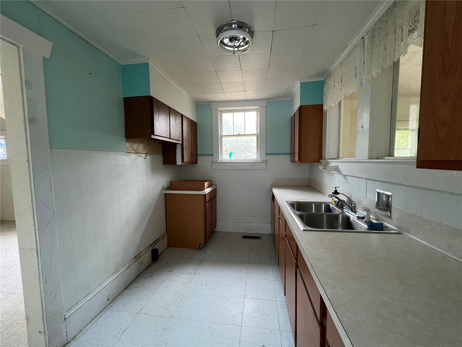 Image 8 of 14 For 351 New York Avenue