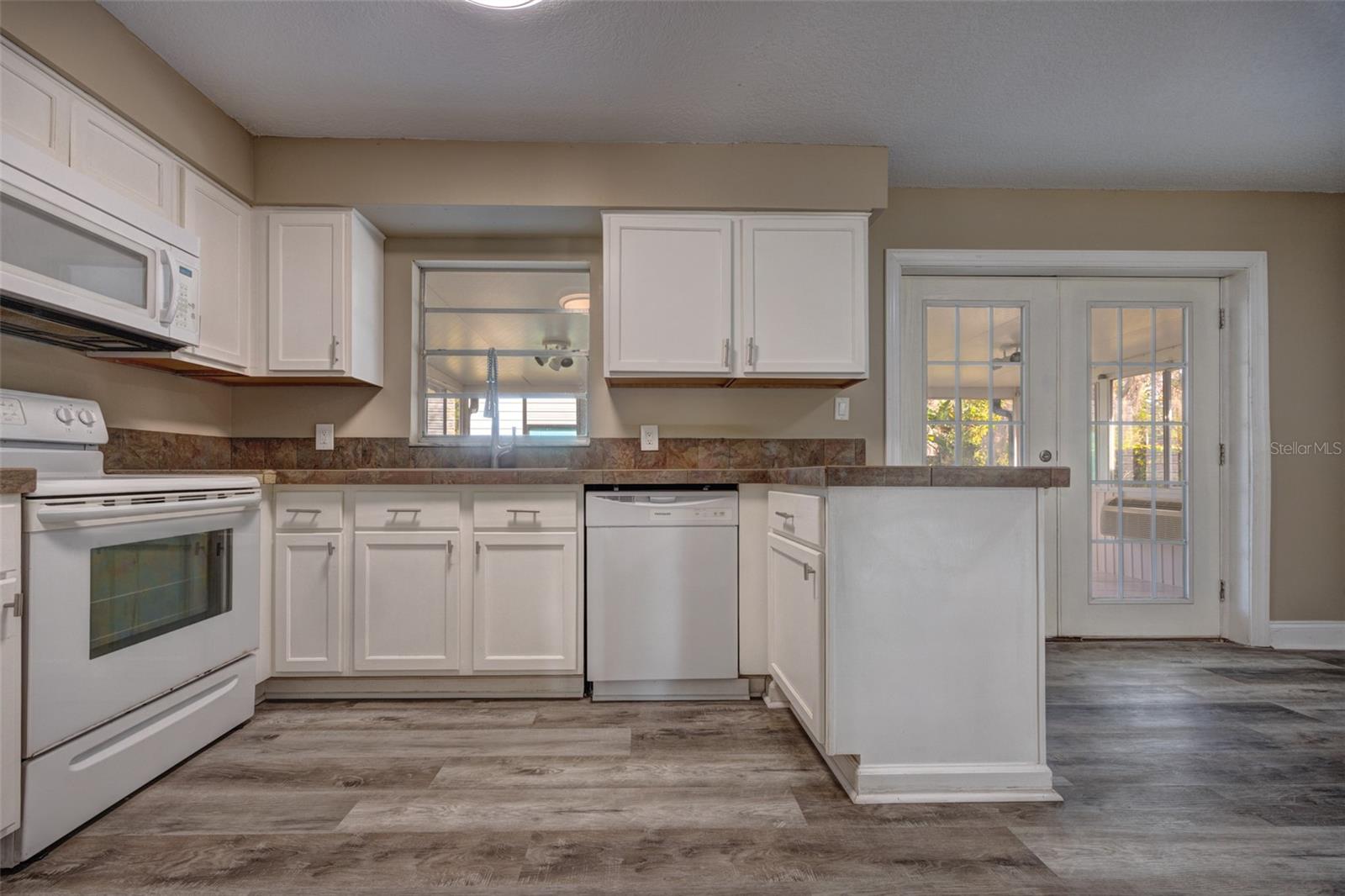 Image 7 of 36 For 444 Main Street