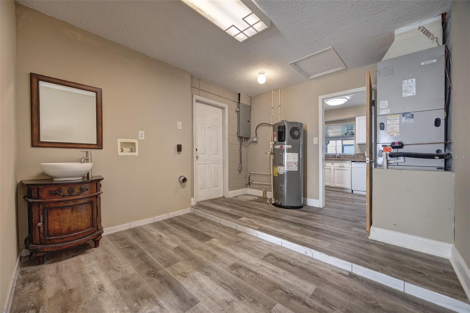 Image 9 of 36 For 444 Main Street