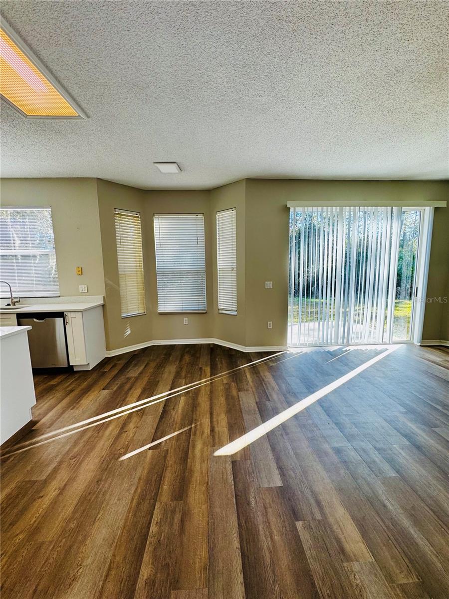 Image 8 of 28 For 3707 Andover Cay Boulevard