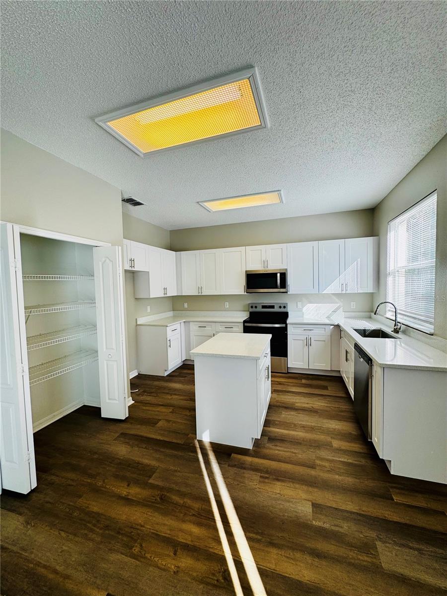 Image 9 of 28 For 3707 Andover Cay Boulevard