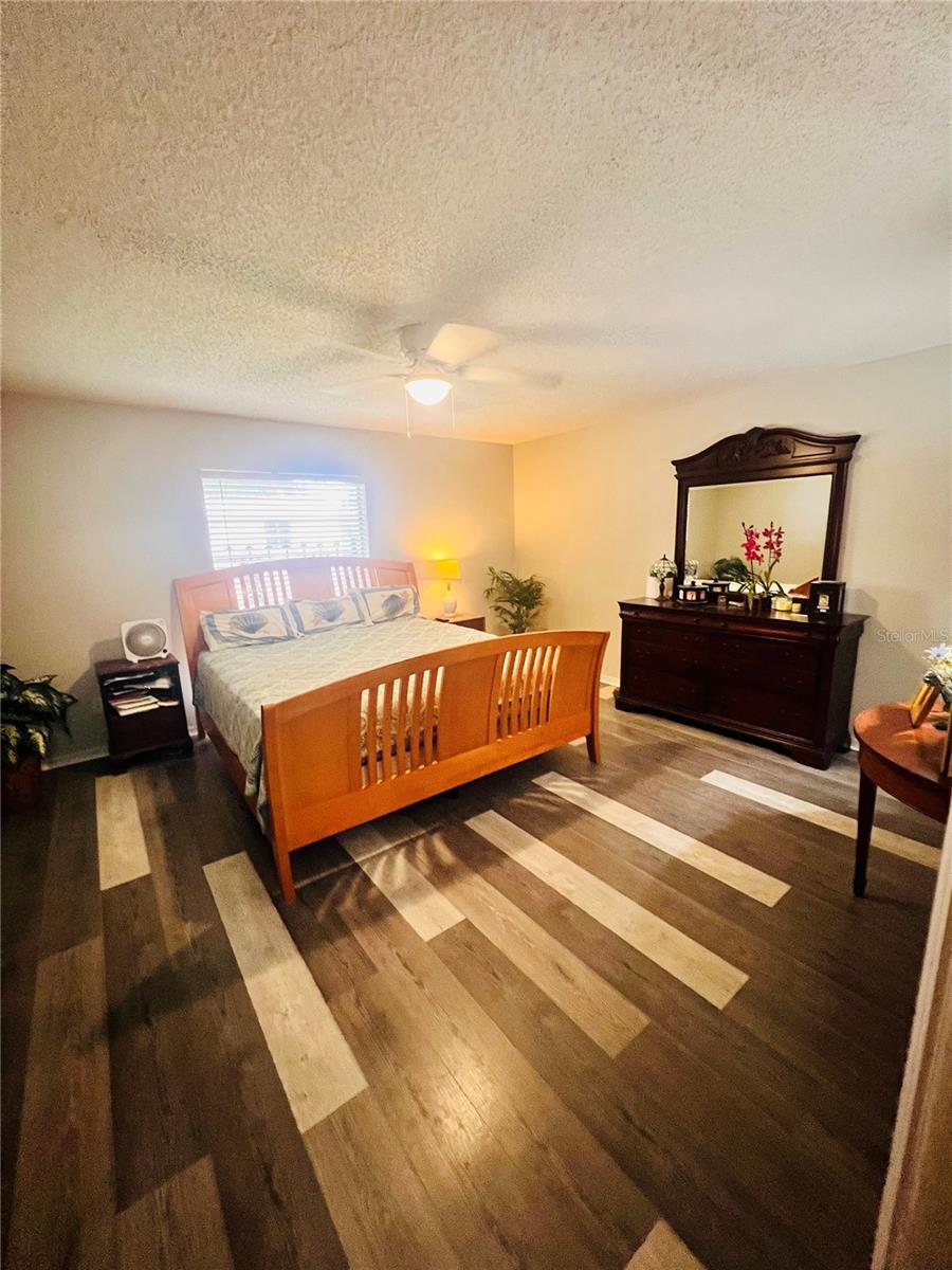 Image 11 of 19 For 2091 Oldham Avenue