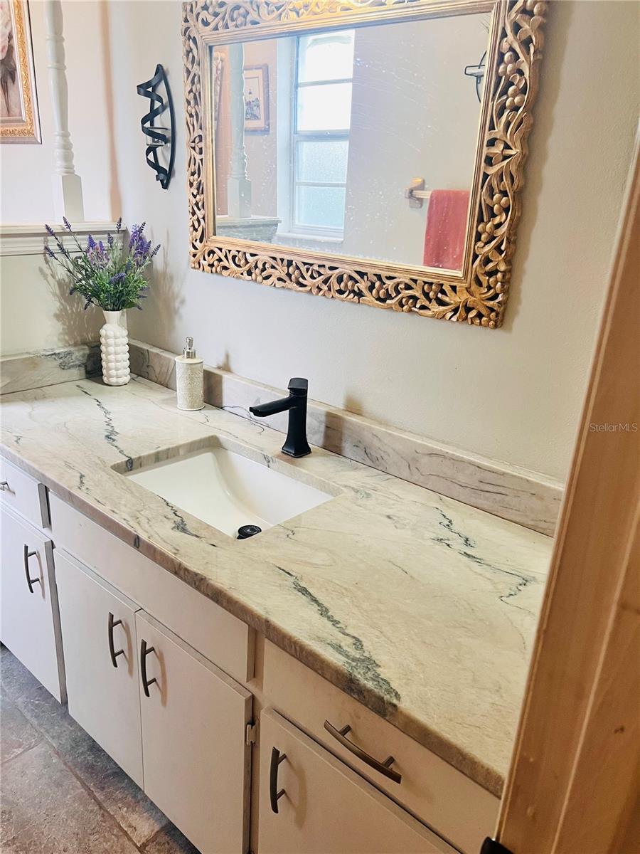 Image 12 of 19 For 2091 Oldham Avenue