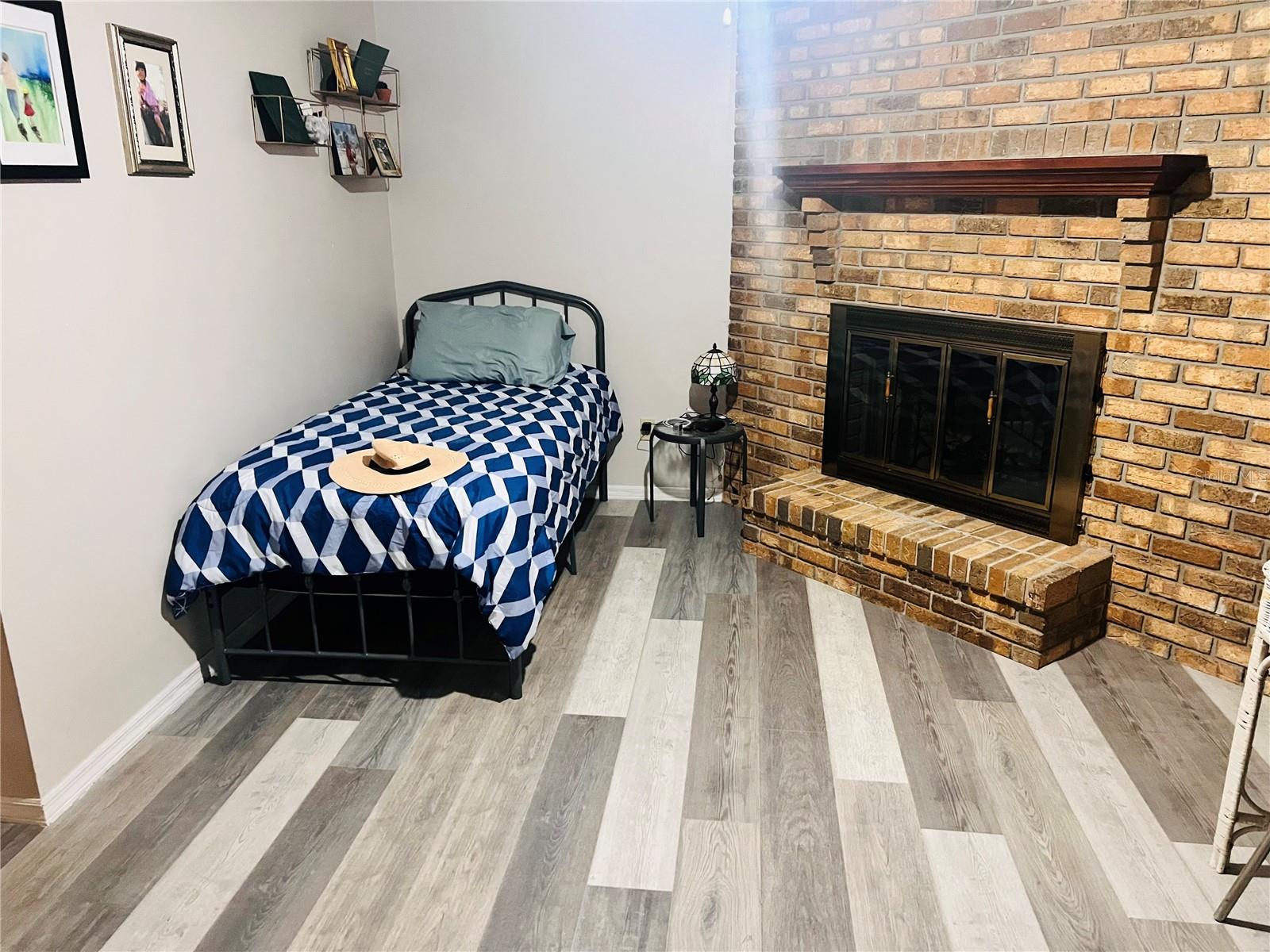 Image 16 of 19 For 2091 Oldham Avenue