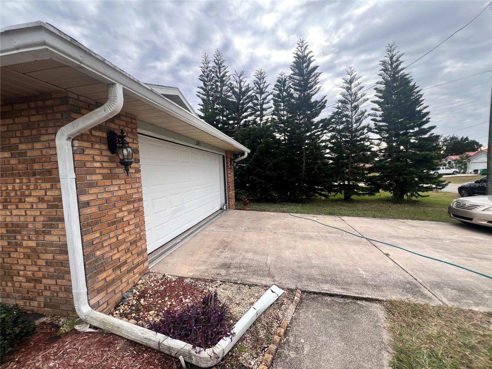 Image 3 of 19 For 2091 Oldham Avenue