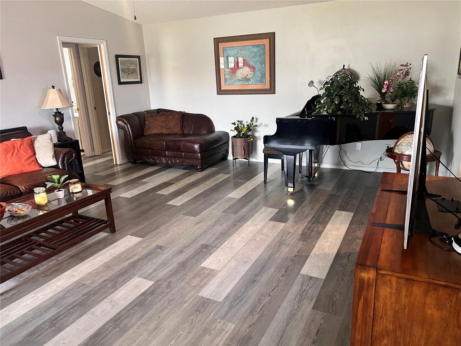 Image 5 of 19 For 2091 Oldham Avenue