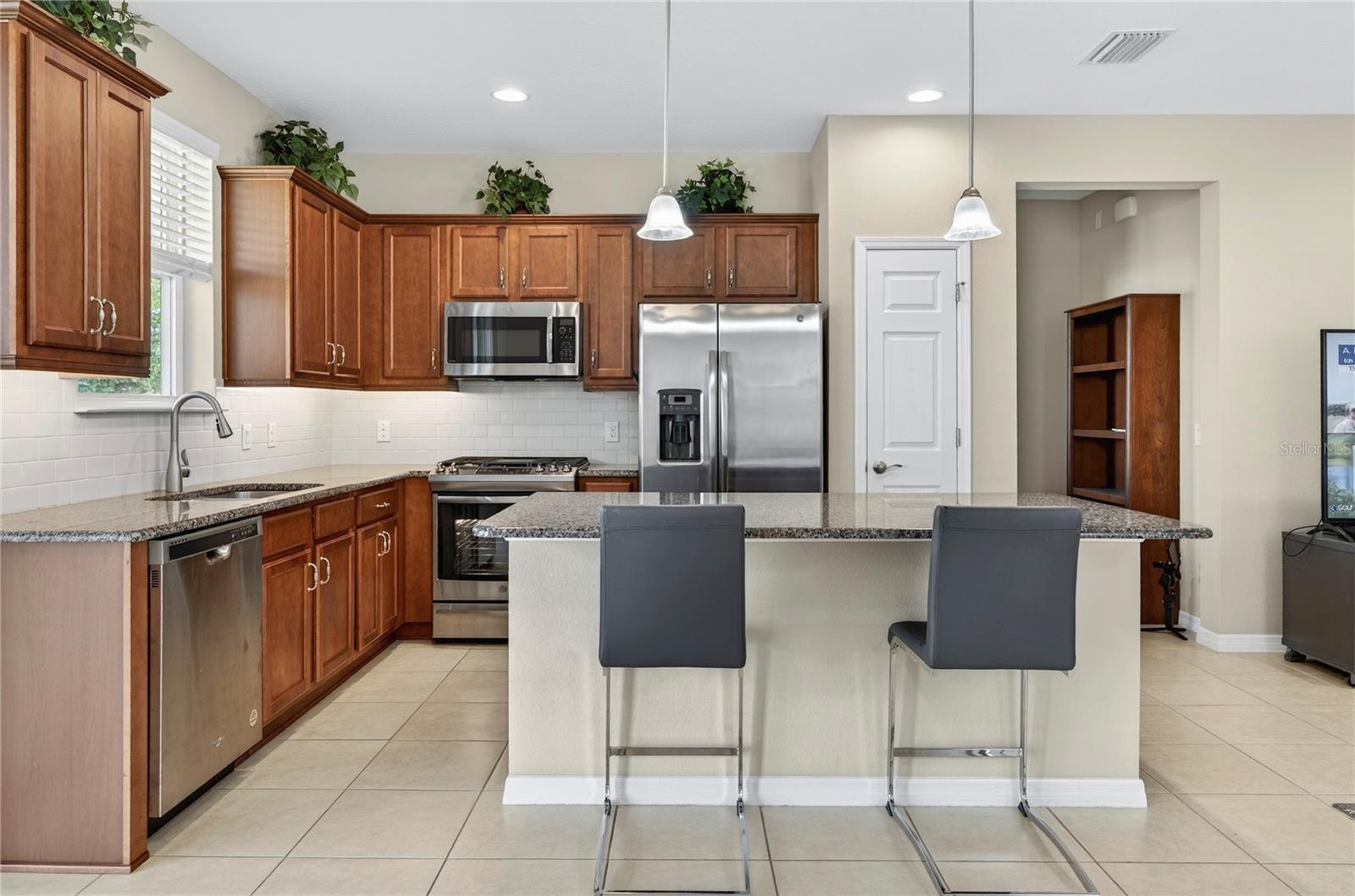 Image 12 of 75 For 3947 46th Terrace