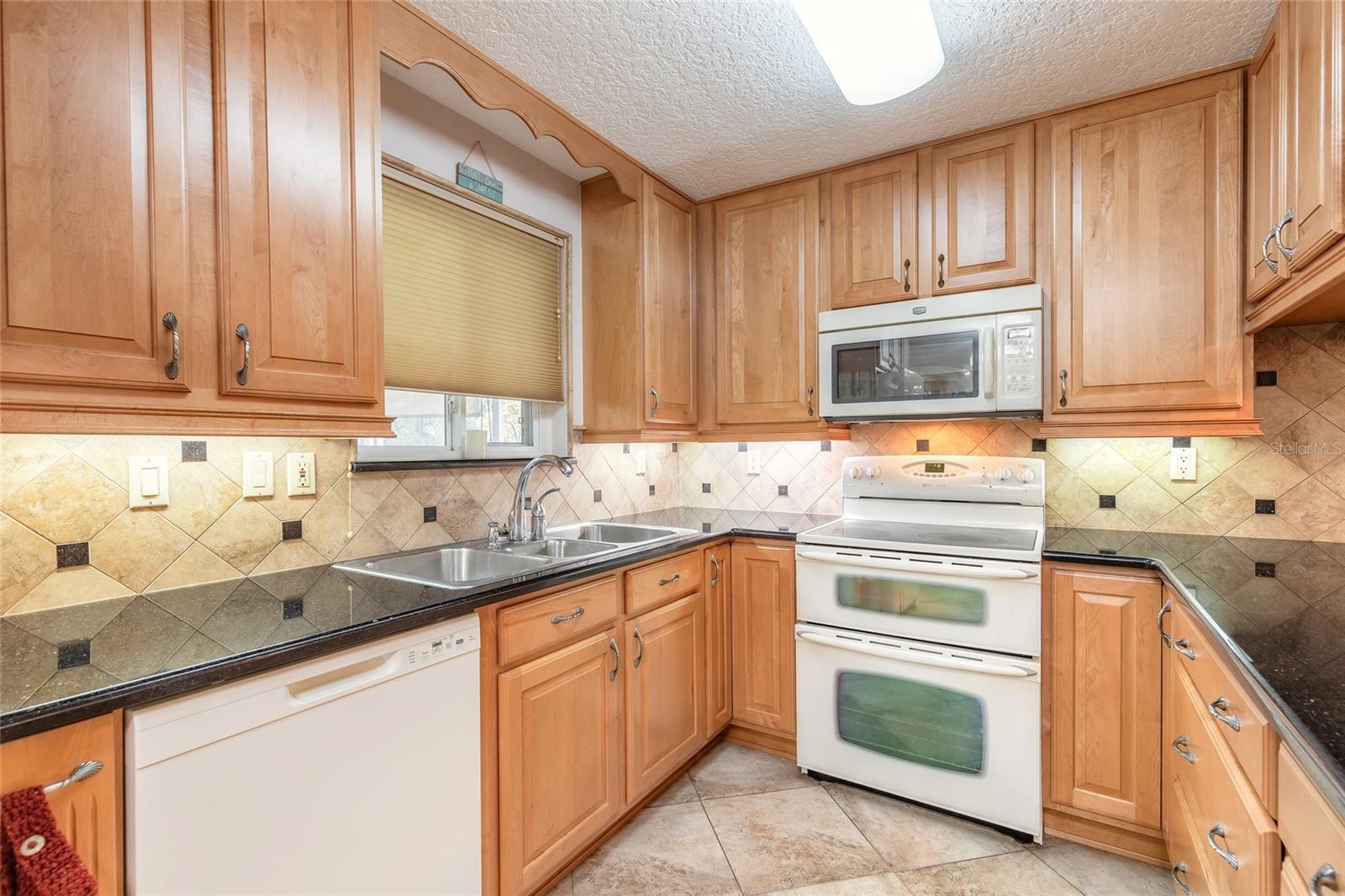 Image 14 of 59 For 935 Big Tree Road