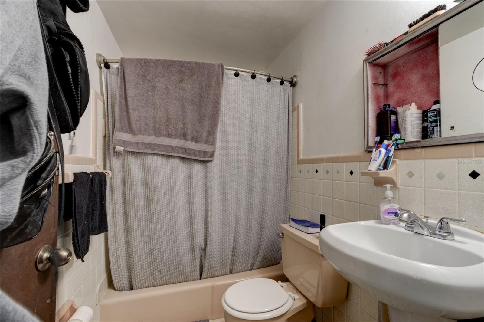 Image 4 of 7 For 533 Eastwood Lane