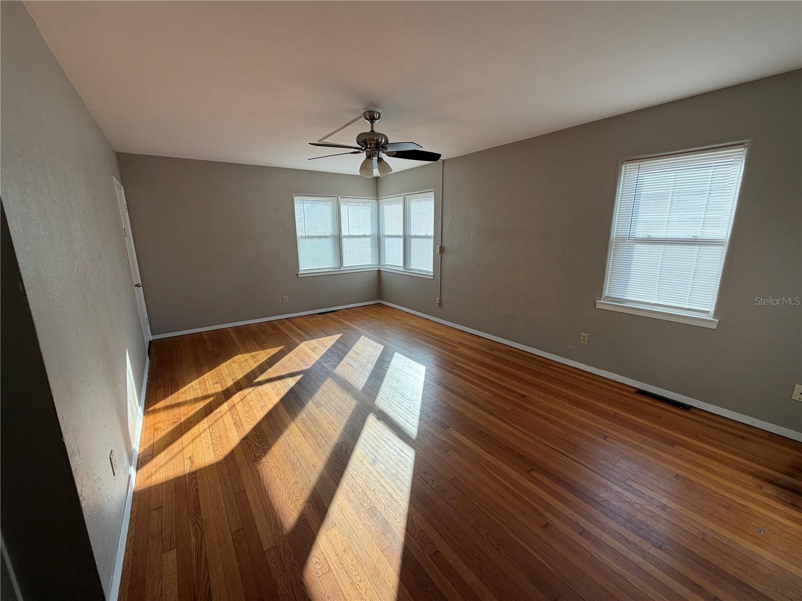 Image 4 of 8 For 321 Ribault Avenue