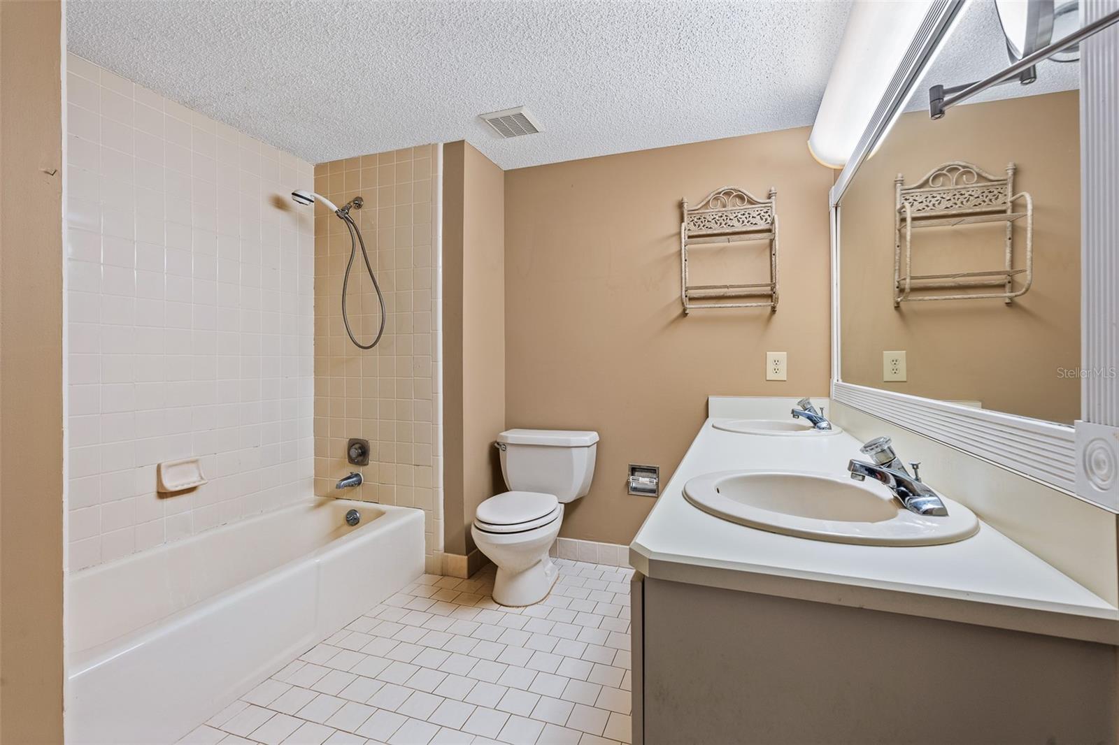 Image 29 of 50 For 20 River Ridge Trail