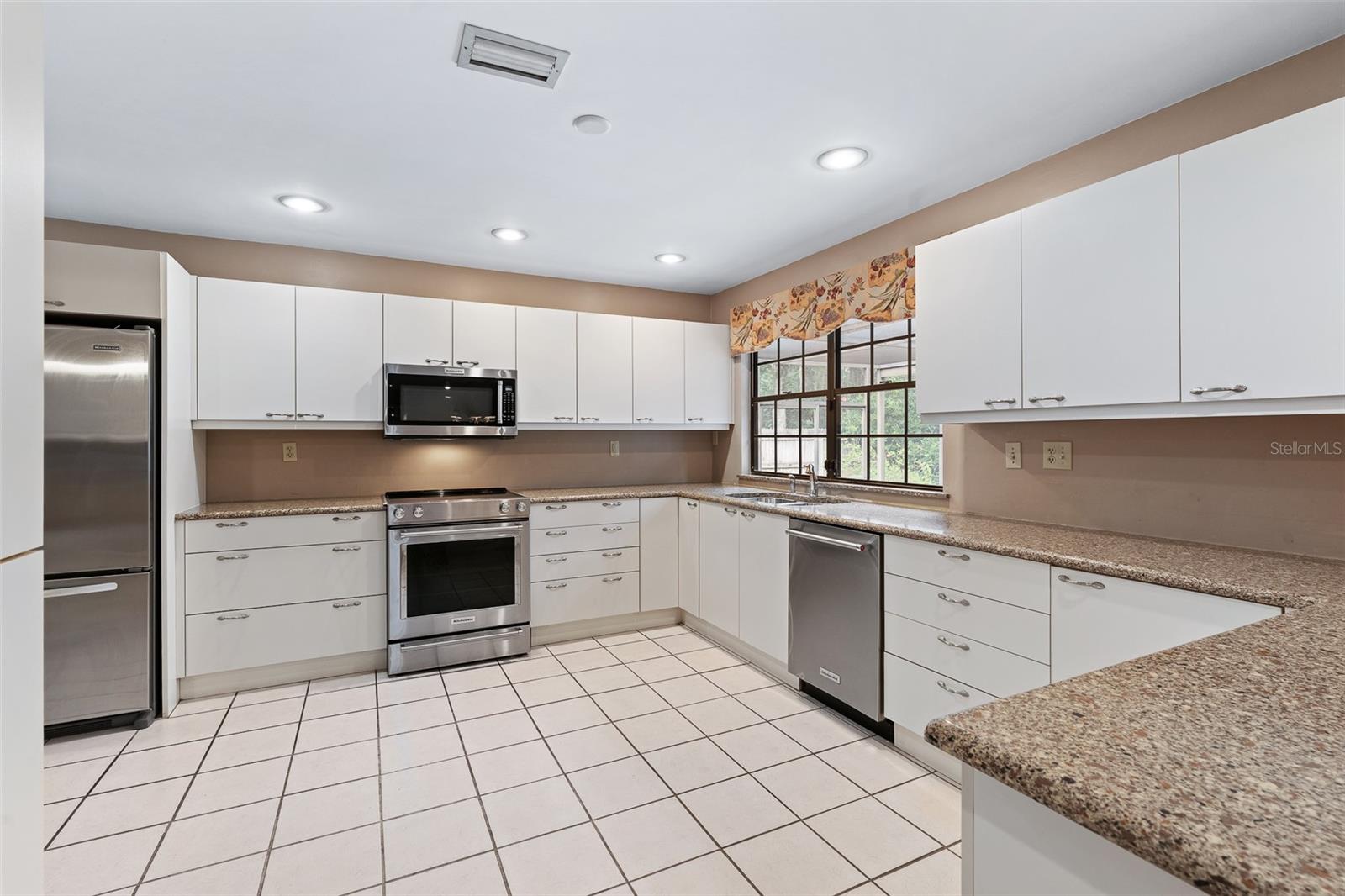 Image 3 of 50 For 20 River Ridge Trail