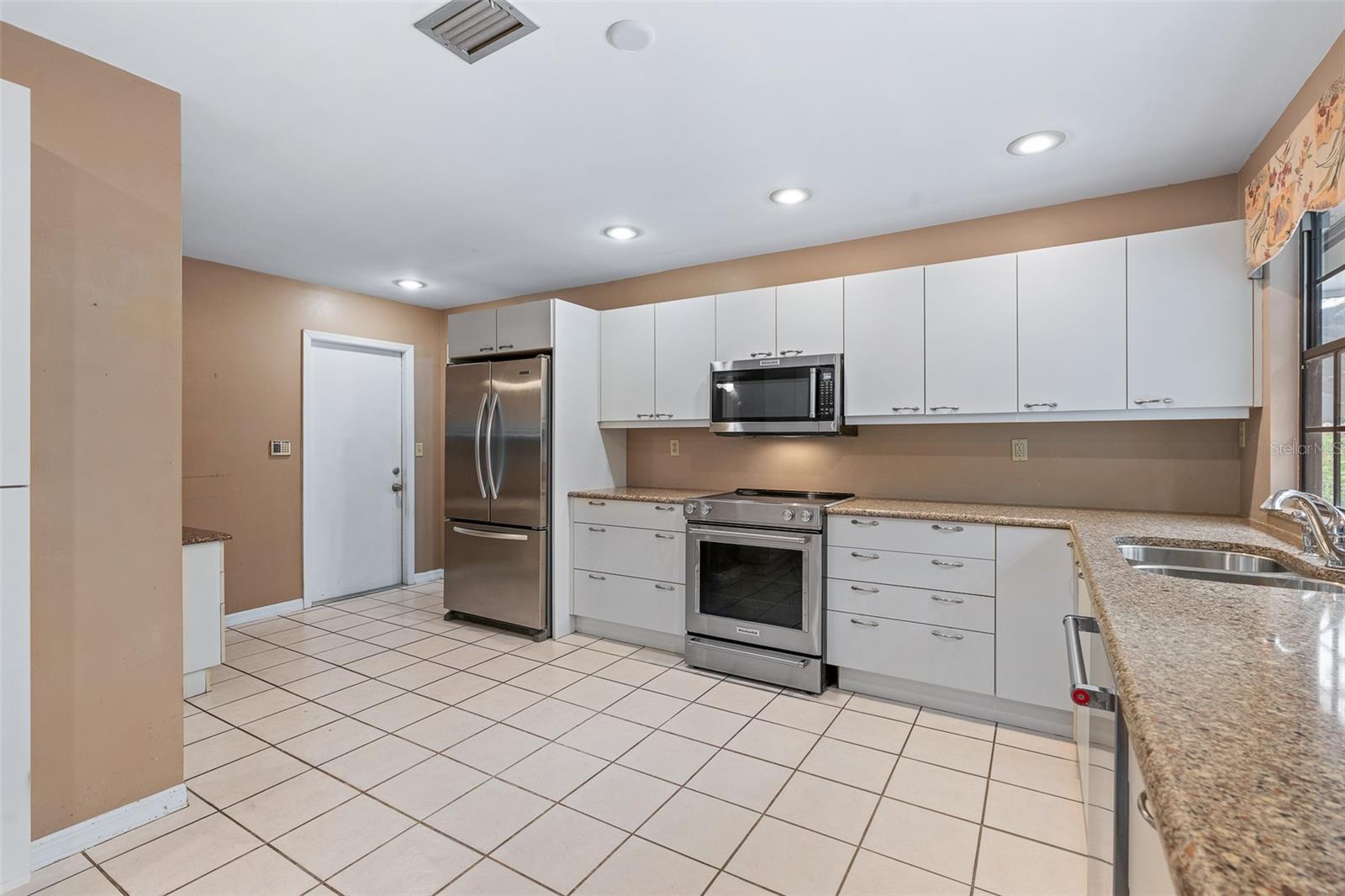 Image 6 of 50 For 20 River Ridge Trail