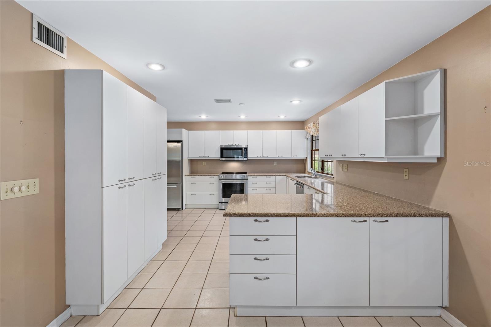 Image 7 of 50 For 20 River Ridge Trail