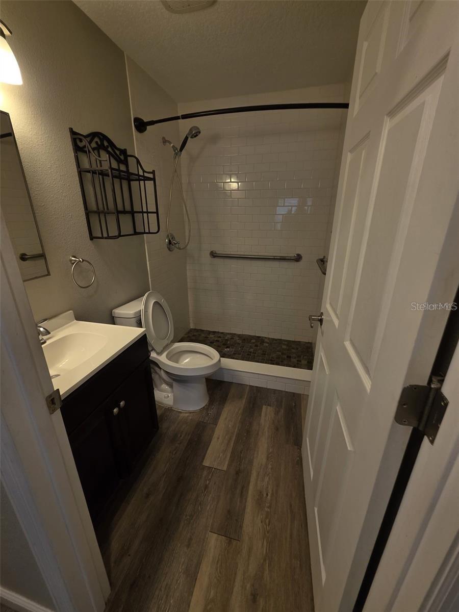 Image 22 of 25 For 915 Marlboro Drive