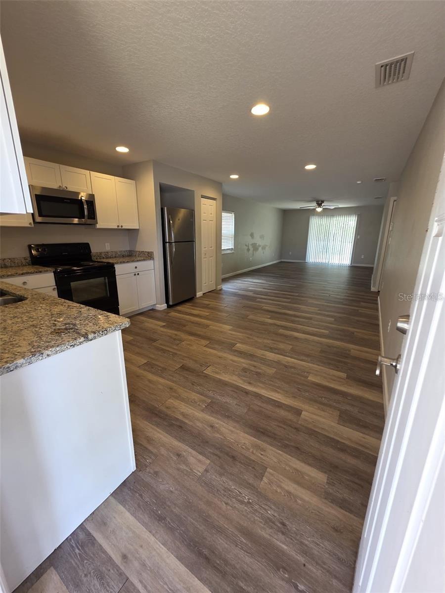 Image 7 of 25 For 915 Marlboro Drive