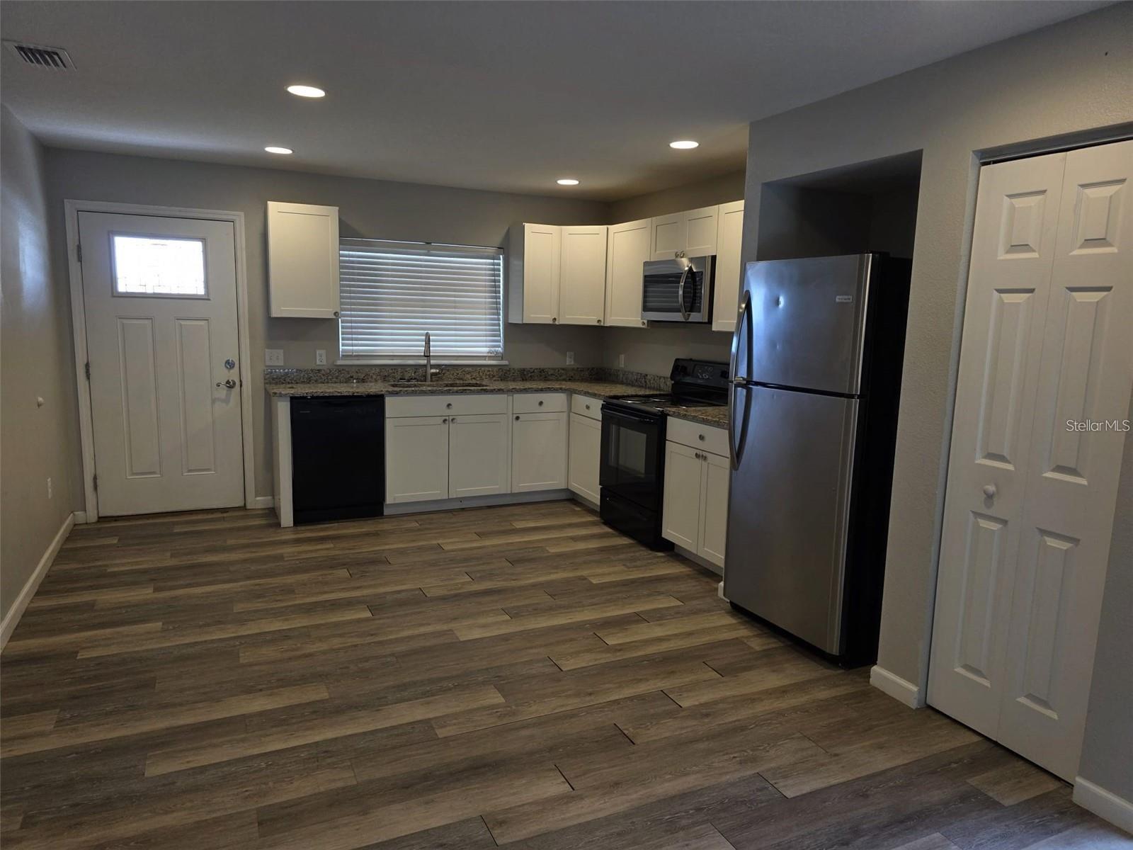 Image 8 of 25 For 915 Marlboro Drive