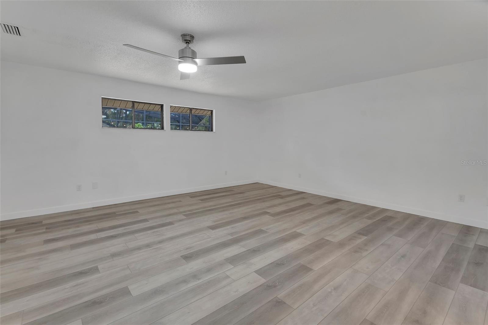 Image 16 of 47 For 1411 Beach Street