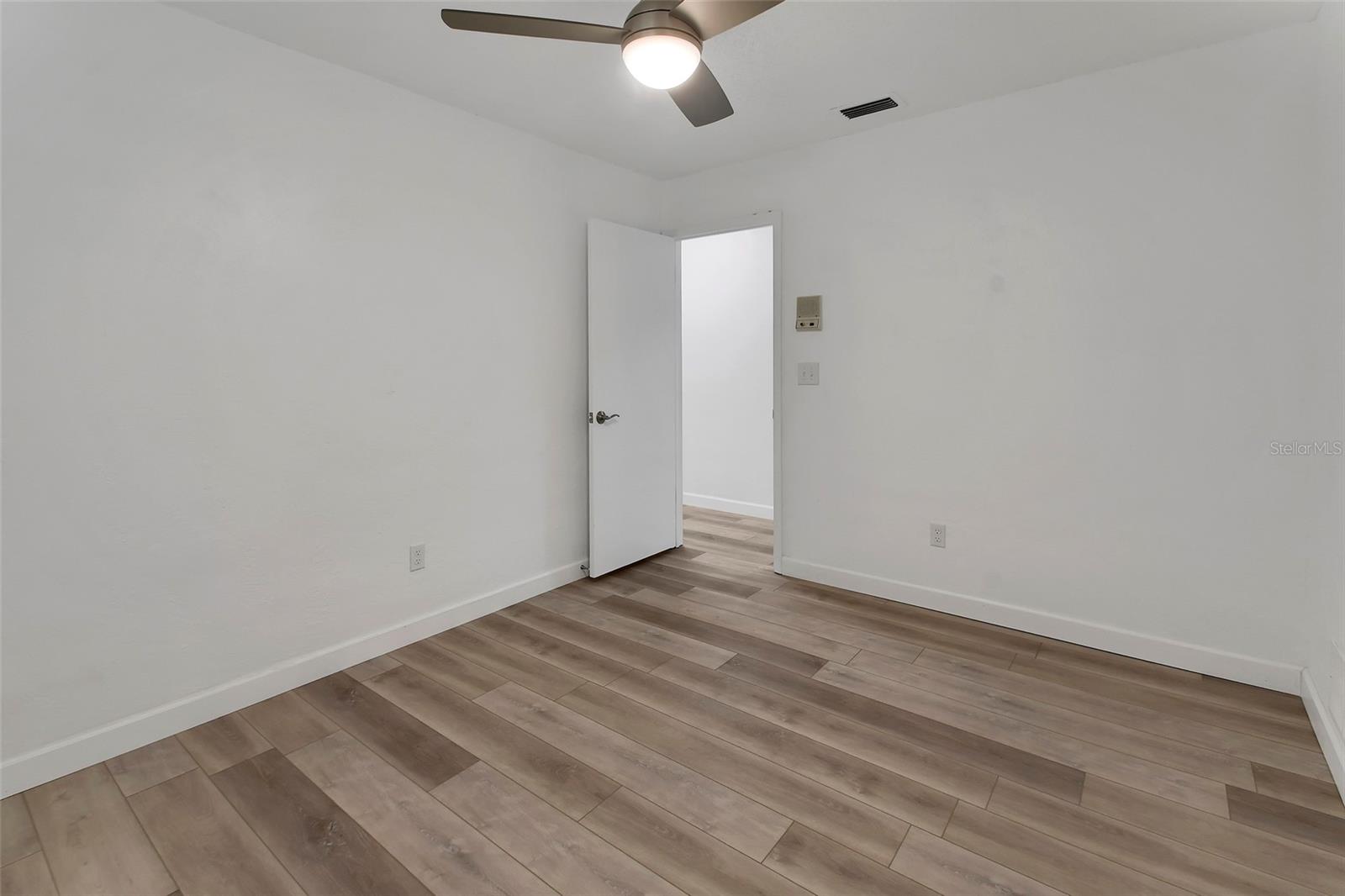 Image 23 of 47 For 1411 Beach Street