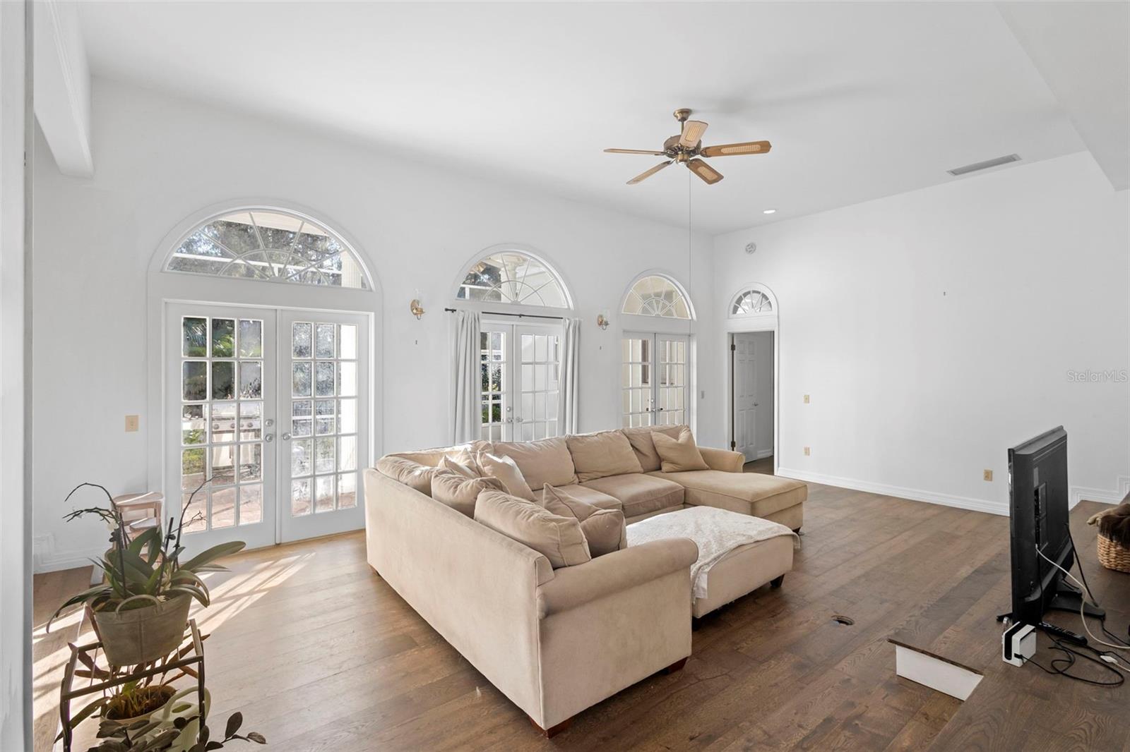 Image 20 of 40 For 4080 Audubon Avenue