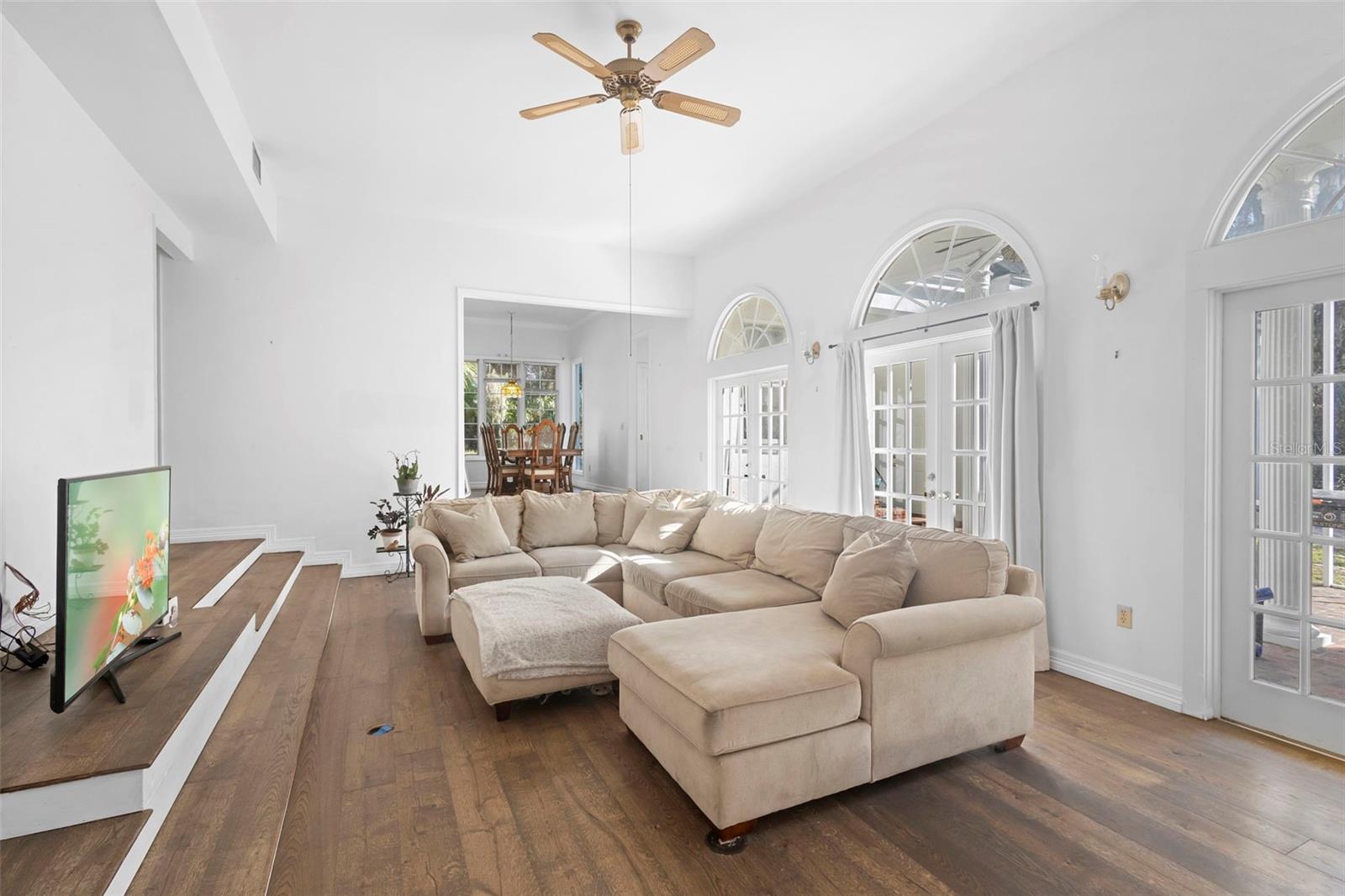 Image 21 of 40 For 4080 Audubon Avenue