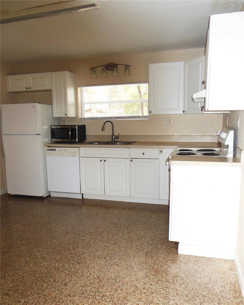 Image 4 of 8 For 1729 Pine Avenue