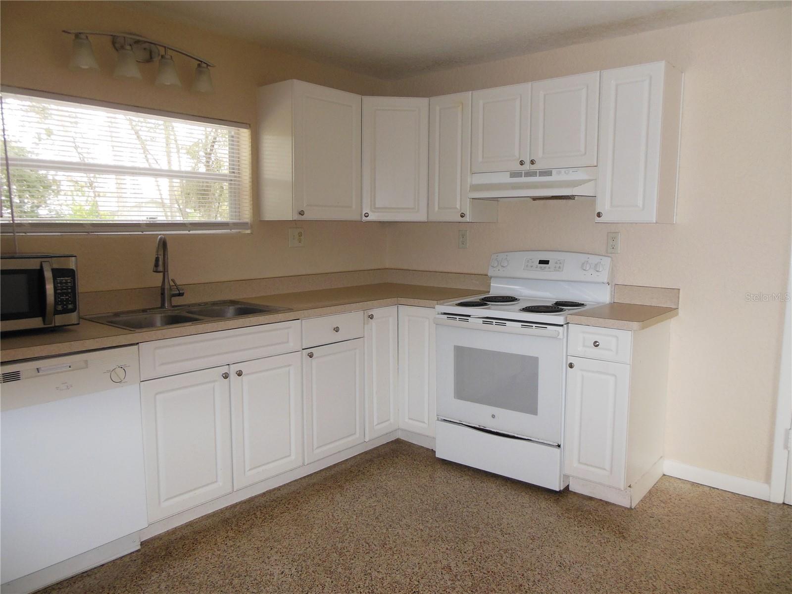 Image 5 of 8 For 1729 Pine Avenue