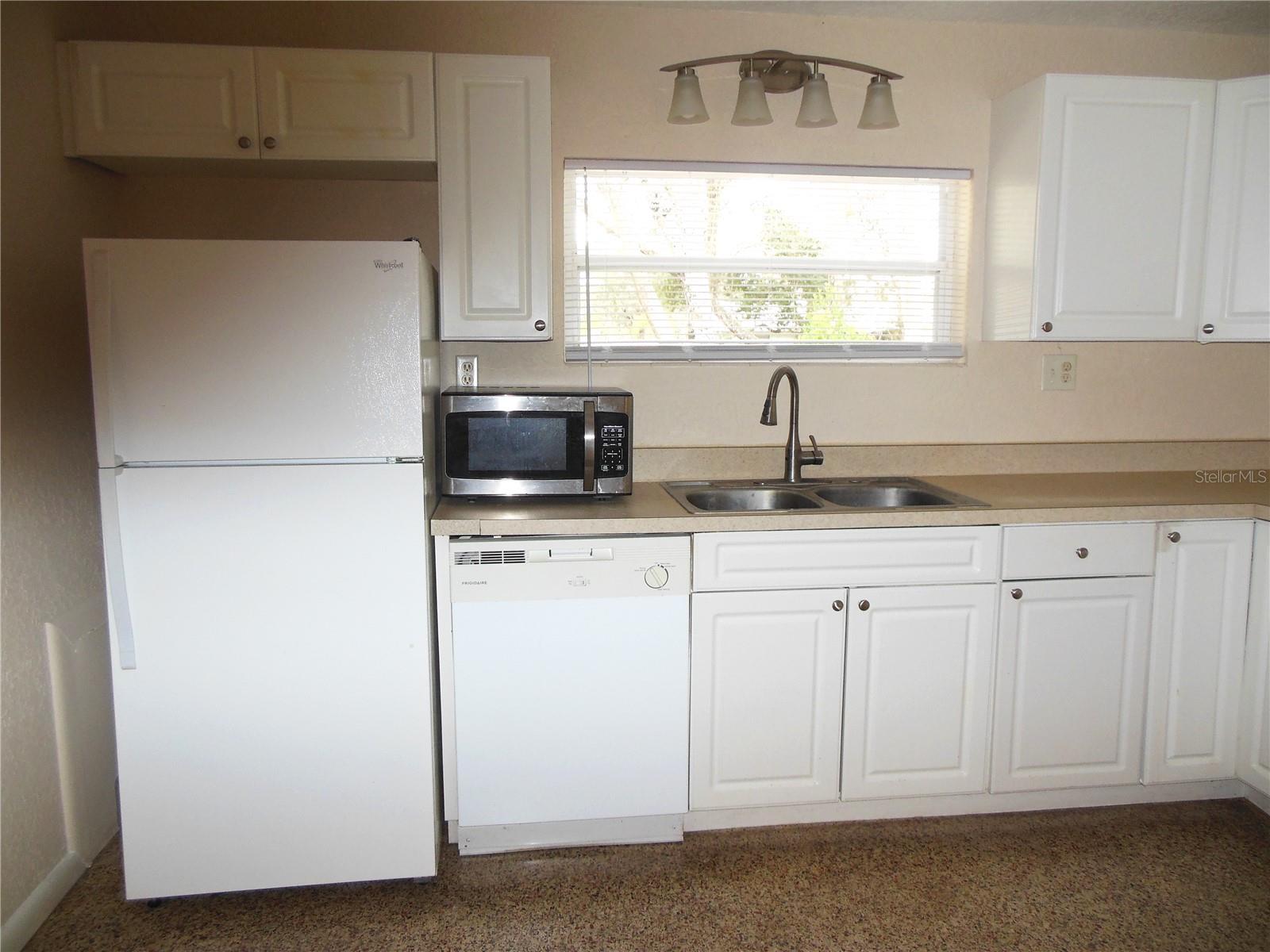 Image 6 of 8 For 1729 Pine Avenue