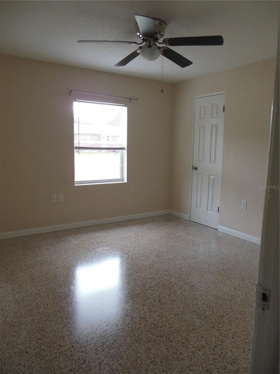 Image 7 of 8 For 1729 Pine Avenue