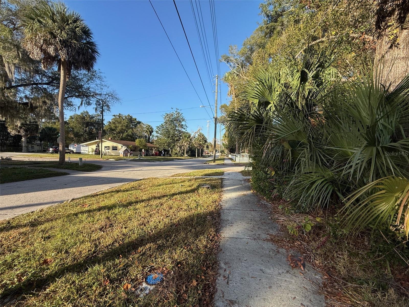 Image 18 of 19 For 300 Oak Avenue