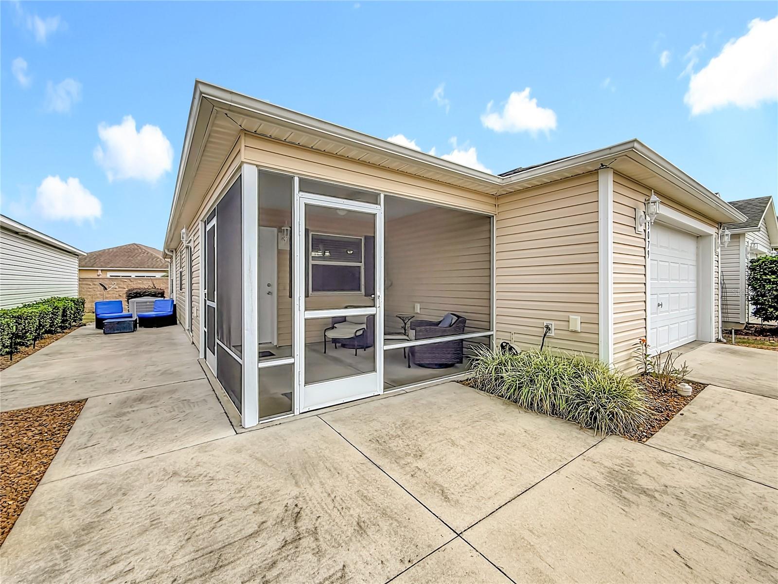 Image 34 of 38 For 3079 Nutwood Avenue