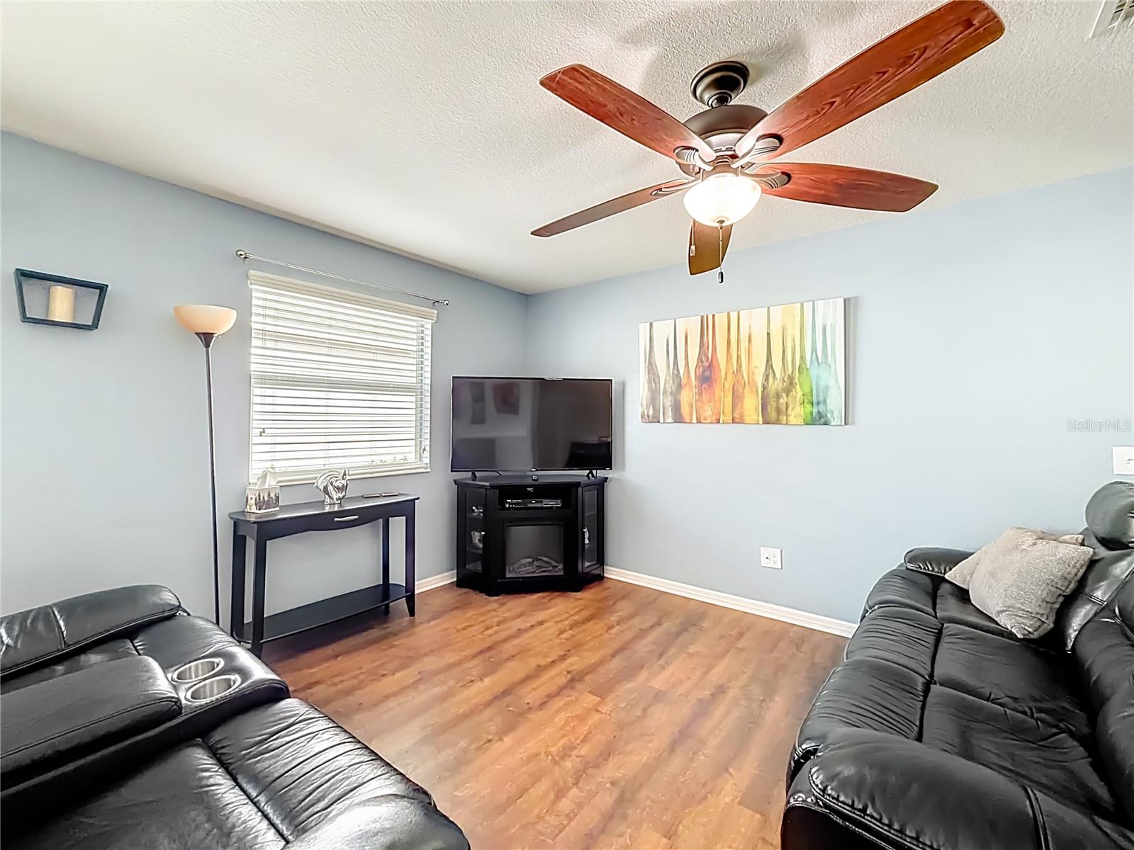 Image 5 of 38 For 3079 Nutwood Avenue