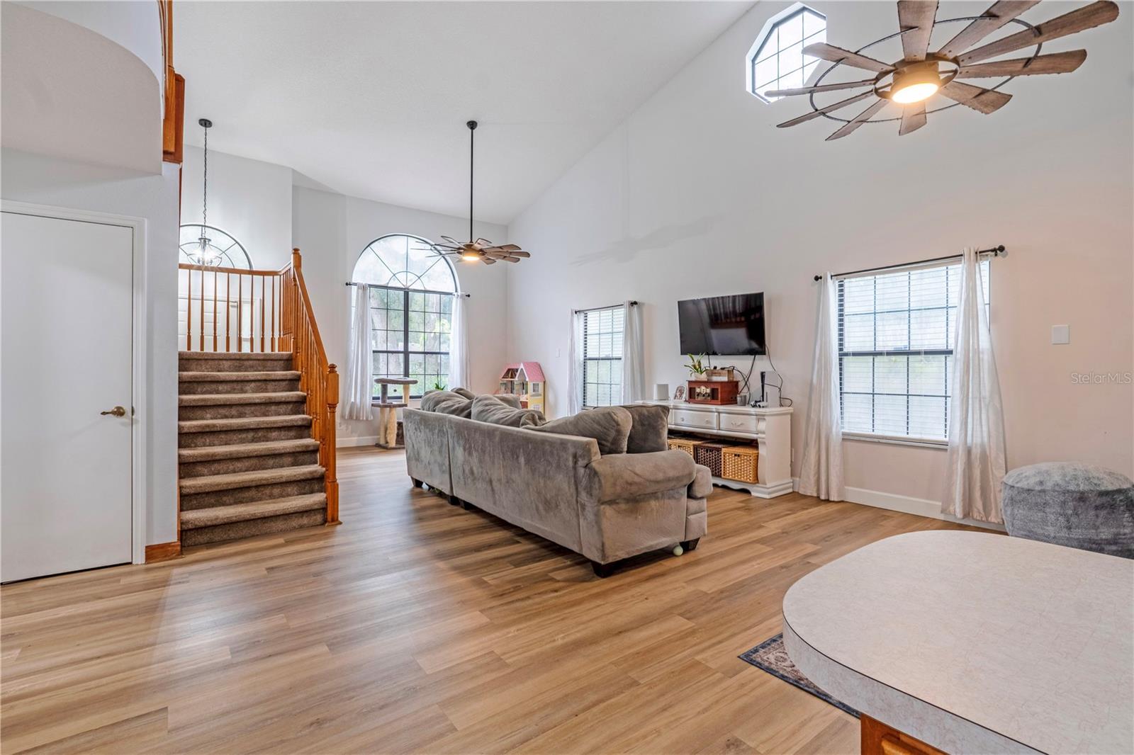 Image 10 of 26 For 425 Black Ironwood Drive