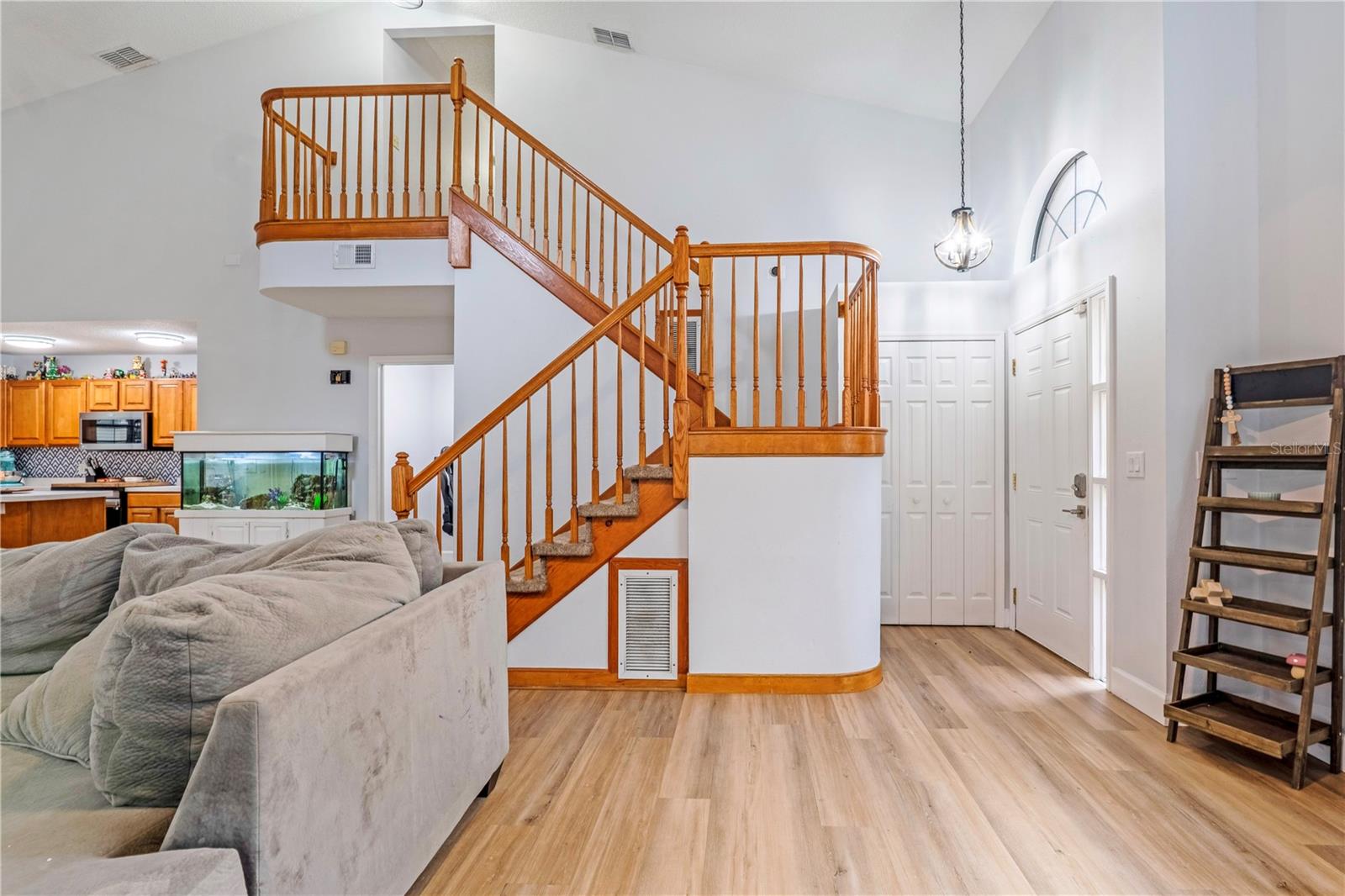 Image 11 of 26 For 425 Black Ironwood Drive