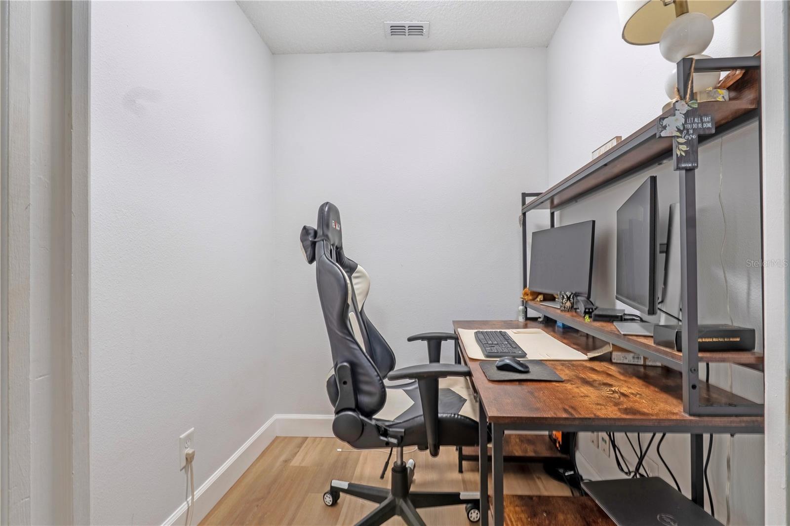 Image 12 of 26 For 425 Black Ironwood Drive