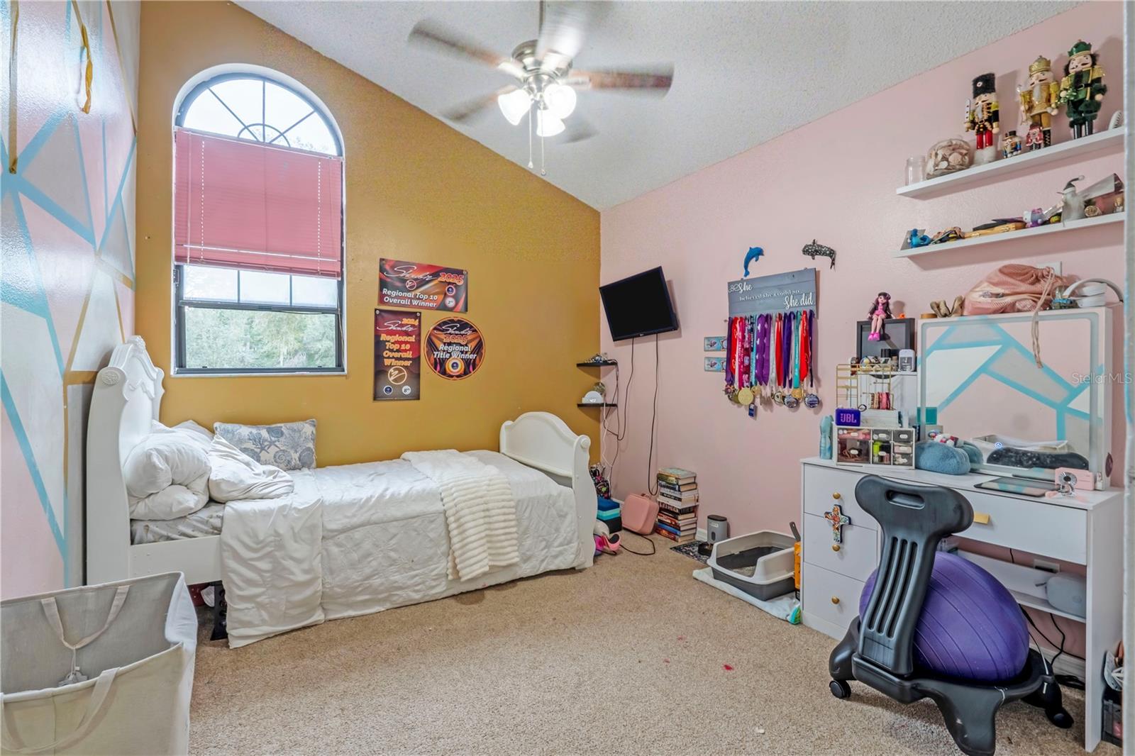 Image 18 of 26 For 425 Black Ironwood Drive