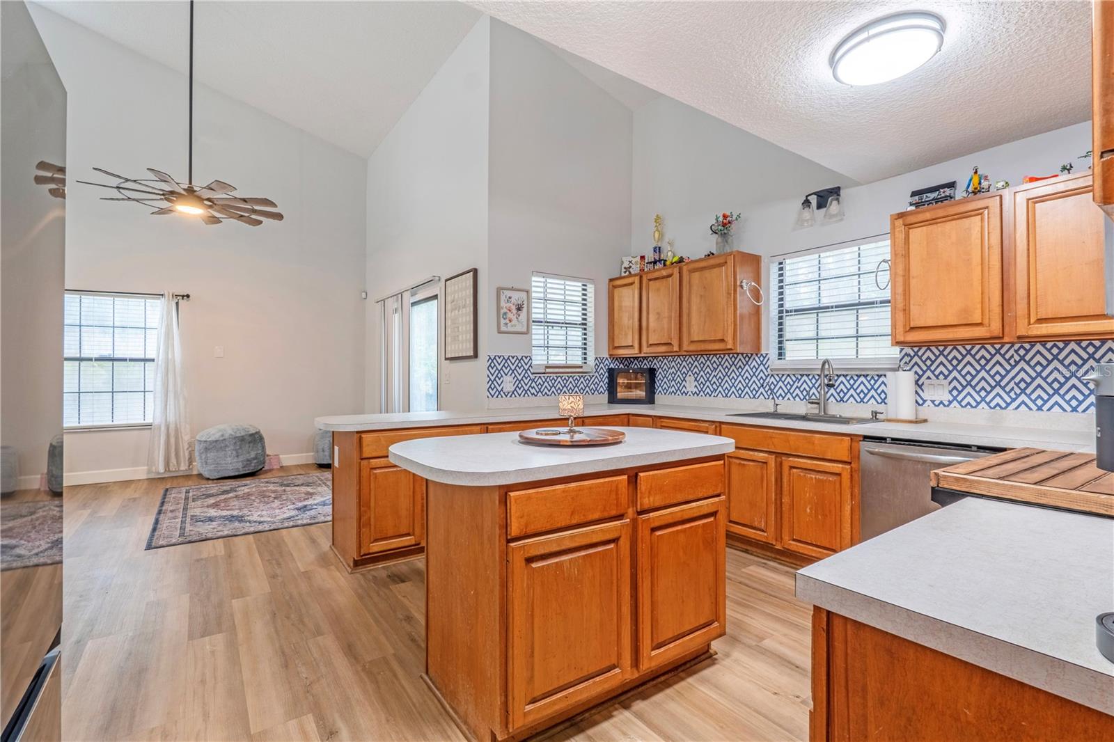 Image 8 of 26 For 425 Black Ironwood Drive