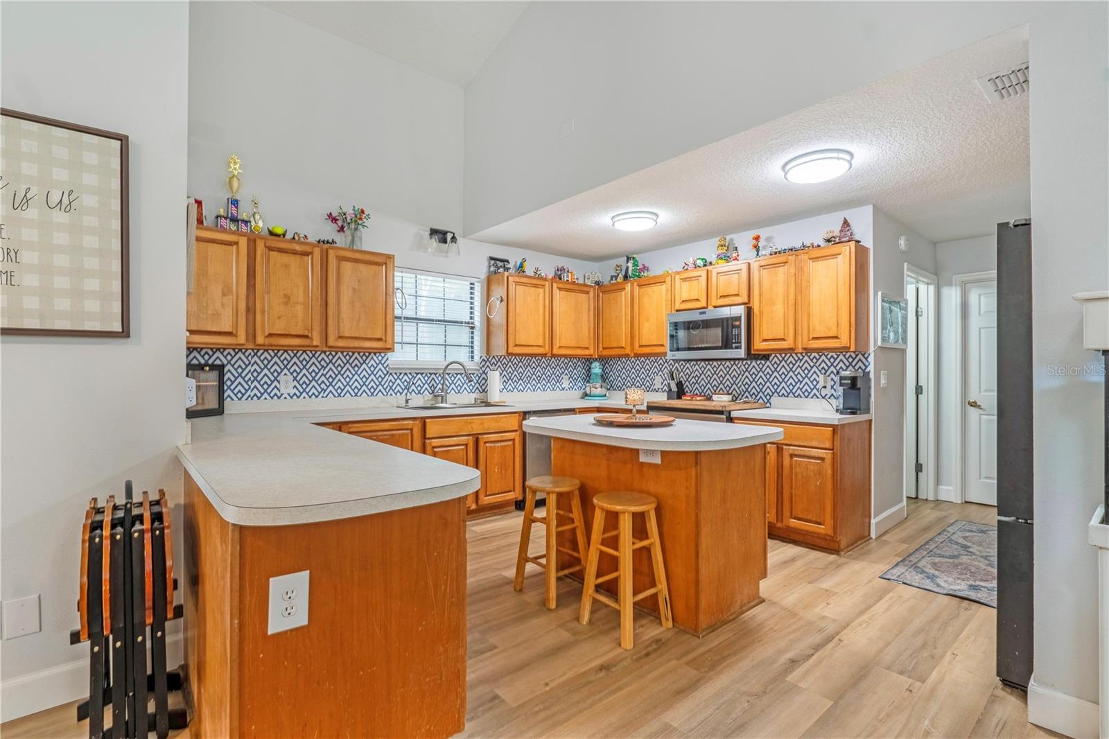 Image 9 of 26 For 425 Black Ironwood Drive