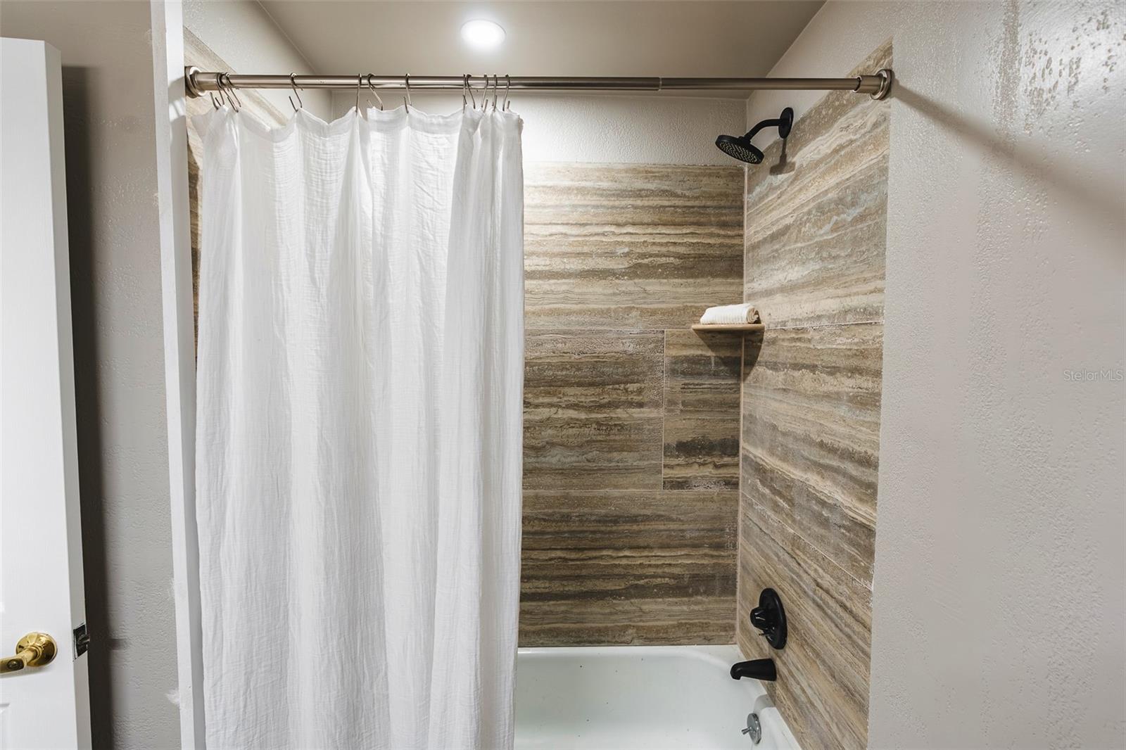 Image 13 of 21 For 520 Camelia Lane