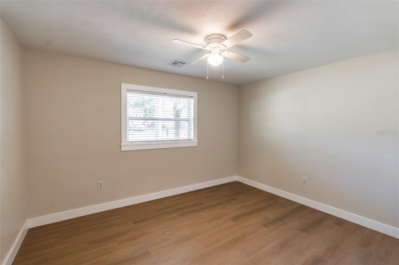 Image 15 of 21 For 520 Camelia Lane