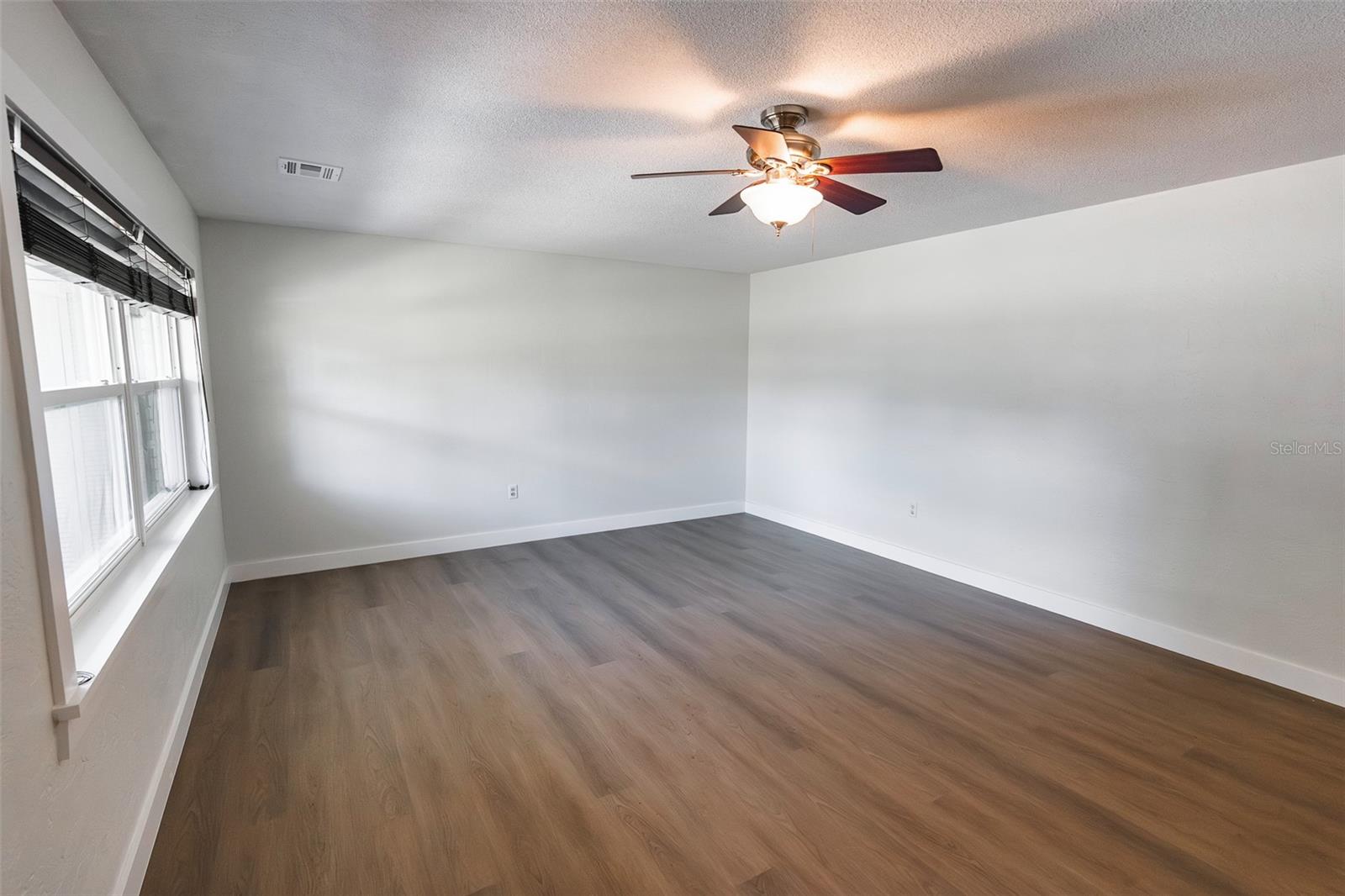 Image 3 of 21 For 520 Camelia Lane