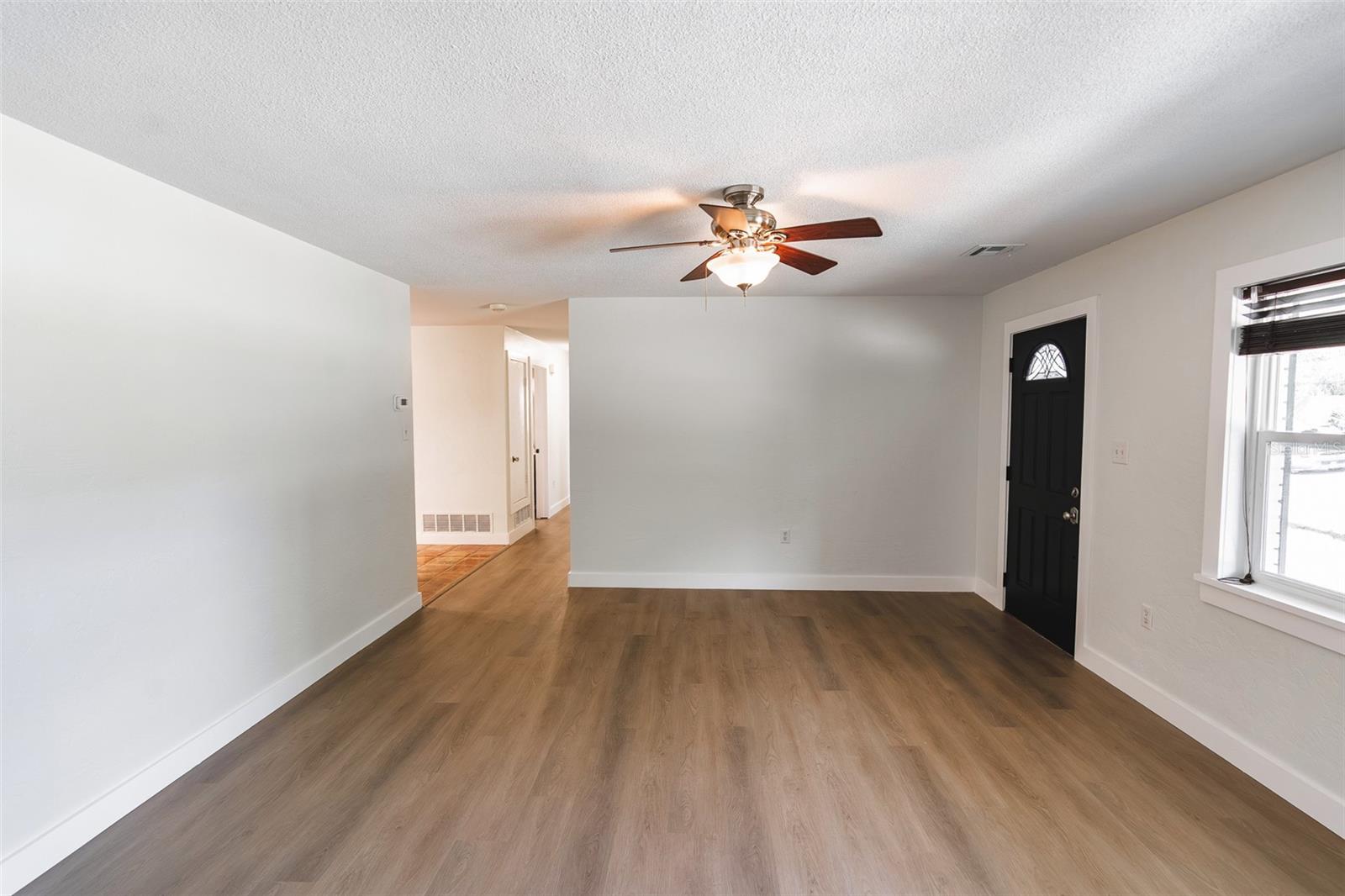 Image 4 of 21 For 520 Camelia Lane