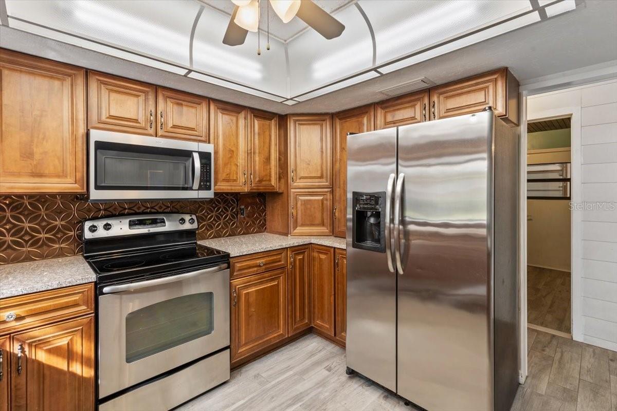 Image 16 of 69 For 2650 Glenwood Avenue