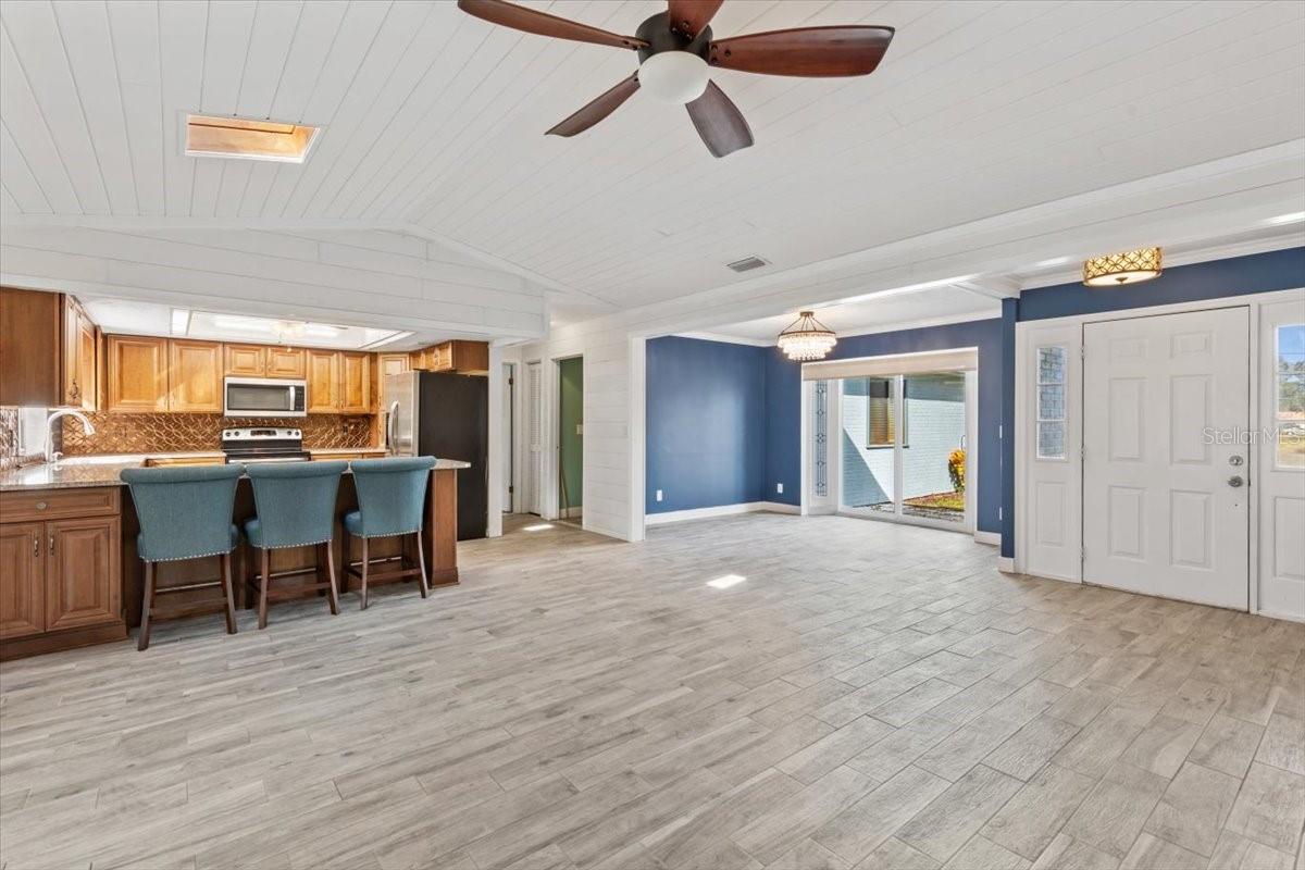 Image 3 of 69 For 2650 Glenwood Avenue