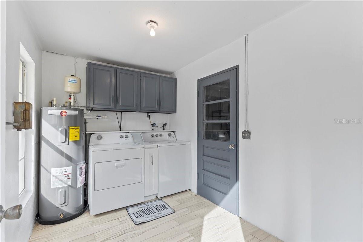 Image 11 of 50 For 25 Crompton Place