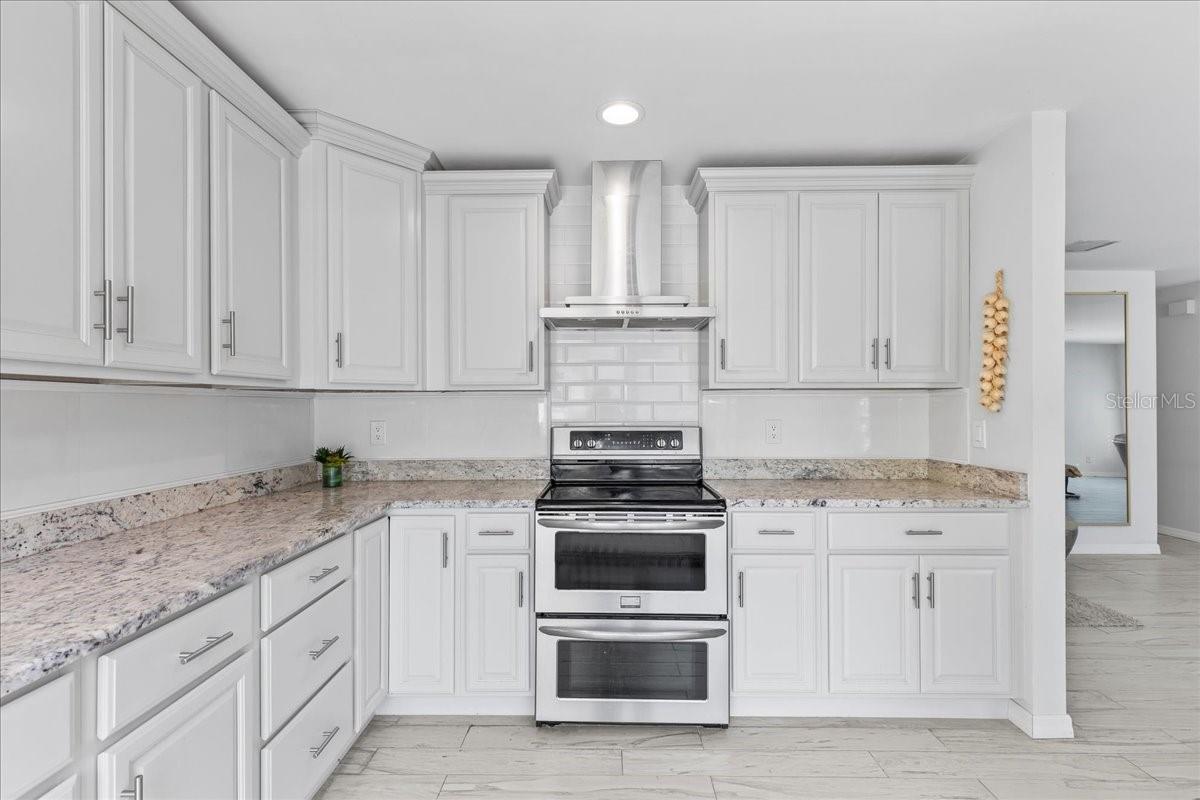 Image 12 of 50 For 25 Crompton Place